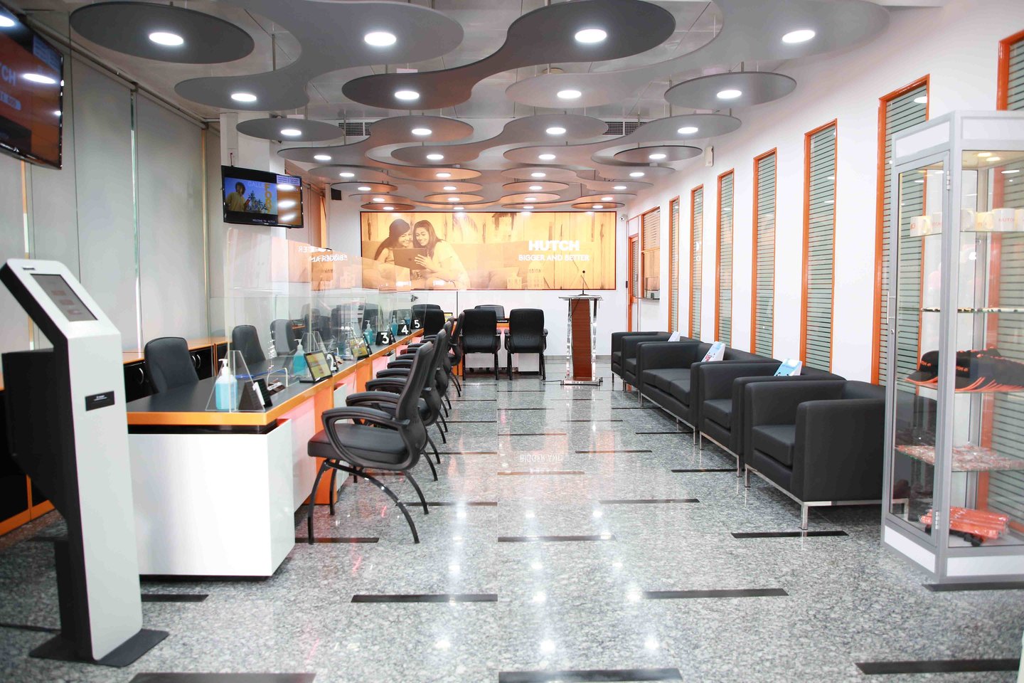 HUTCH upgrades Colombo Customer Service Point to provide a better